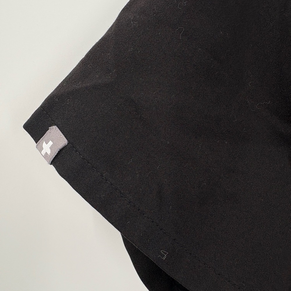 FIGS Technical Collection Women’s 3 Pocket Scrub Top V-Neck Black Short Sleeve M - Picture 5 of 8